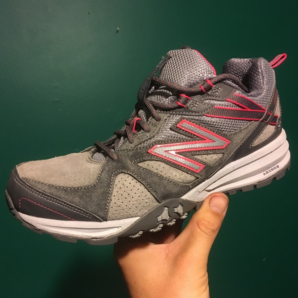 New Balance 689 Size 7.5 trail Hiking Shoe NWOB